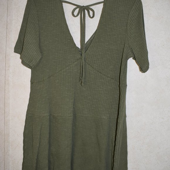 Brand New GB Green Tied Back V-Neck Ribbed Knit Short Sleeve Dress - Picture 3 of 7